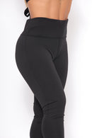 Calça legging pezinho feminina preta com modelagem skinny